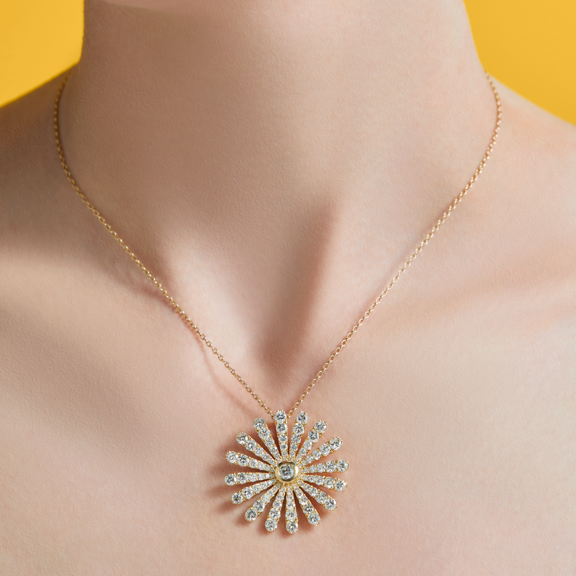 deBoulle Collection Daisy Necklace in Yellow Gold