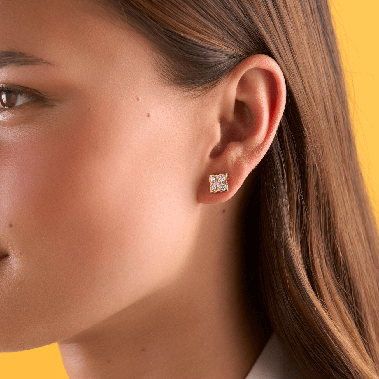 deBoulle Collection Pointed Clover Earrings in Yellow Gold