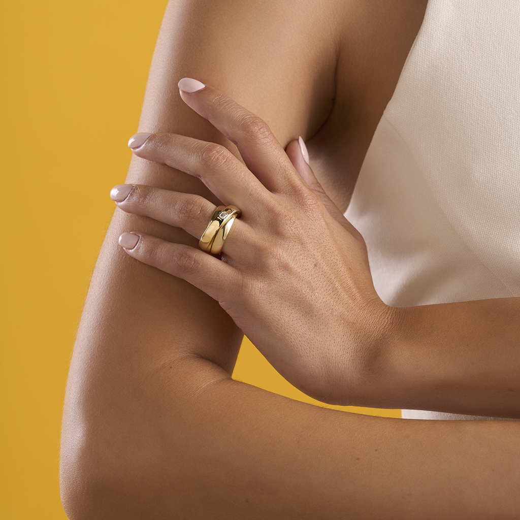 deBoulle Collection Wide Crossover Ring in Yellow Gold