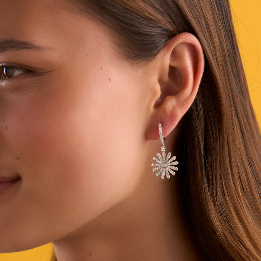 deBoulle Collection Petite Daisy Earrings in White Gold