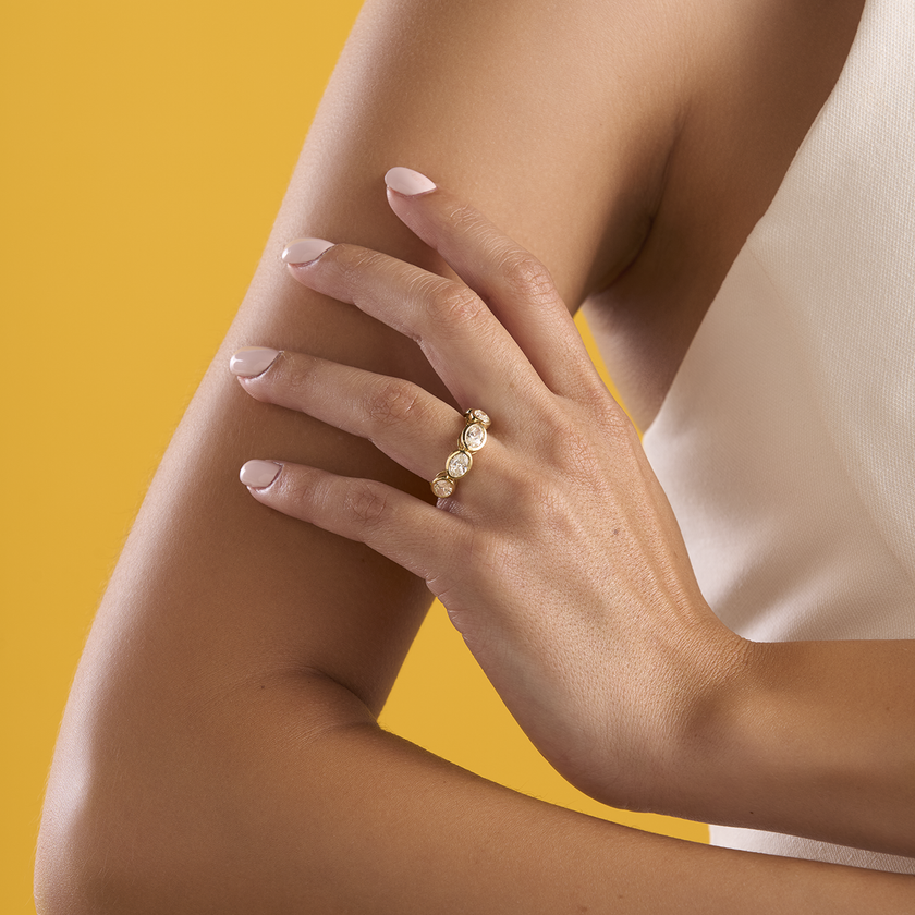 deBoulle Collection East to West Oval Diamond Band