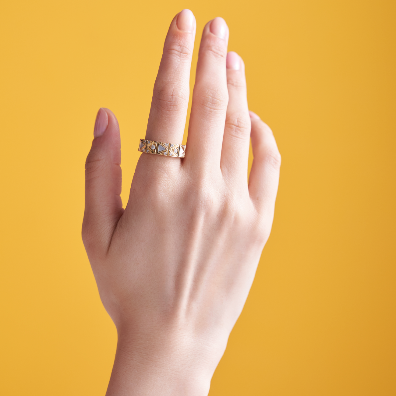 deBoulle Collection Mother of Pearl Ring in Yellow Gold